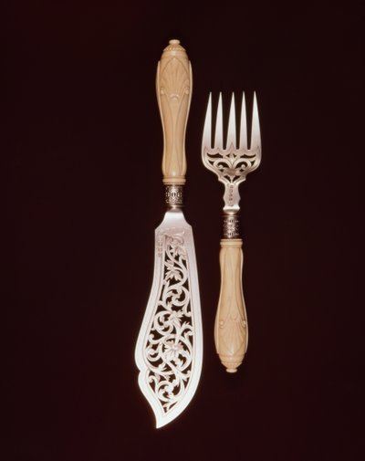 Servidores de pescado con mangos de marfil tallado por J.Whipple and Co., Exeter, 1880 de English School